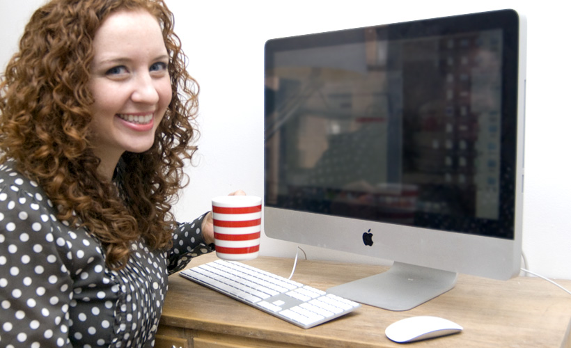 woman-smiling-at-computer