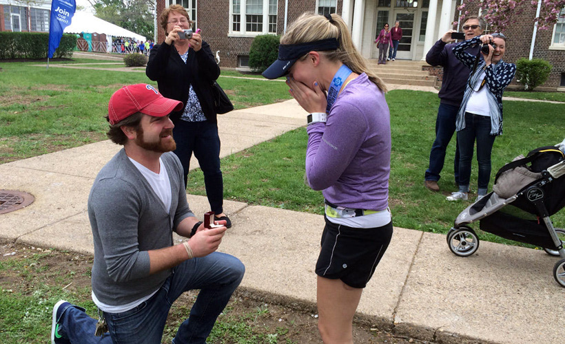 Guy proposes with puppy, girl nearly has heart attack ...