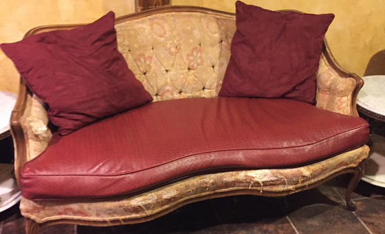 1 victorian sofa