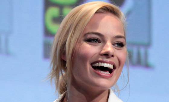 Margot_Robbie_by_Gage_Skidmore